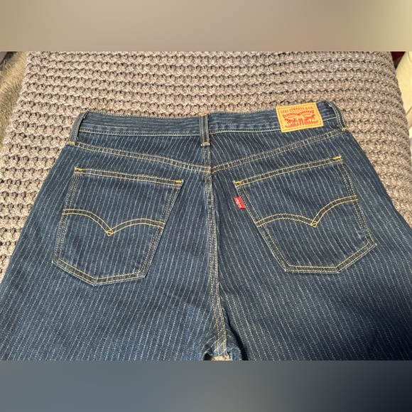 💙🩵 Pinstripe Levi’s 🩵💙 - Picture 2 of 6